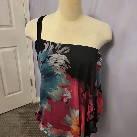 Women's top - Picture 1 of 8